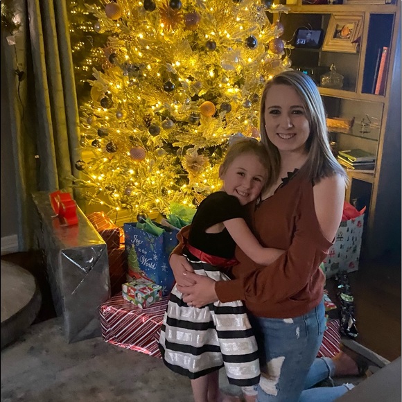 Meet your Posher, Emily - Picture 3 of 5